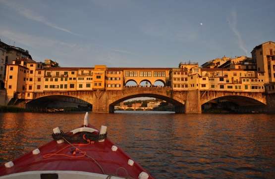 Under the Ponte Vecchio: a boat trip on the Arno river