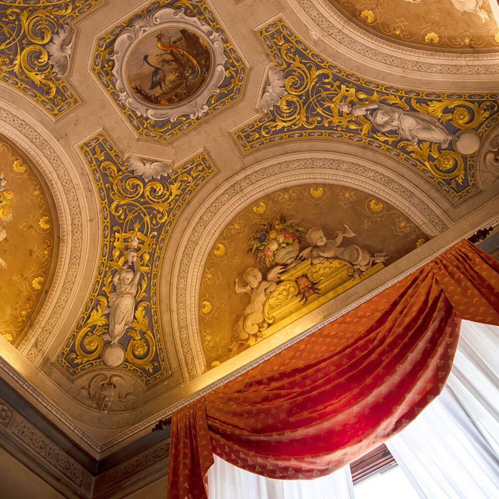 hotel-palazzo-guadagni-deluxe-room-with-balcony-square-5